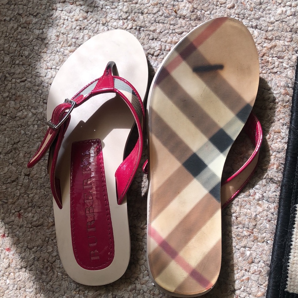 Burberry Pink Patent Leather and Beige Check Thong Sandals - Picture 6 of 7